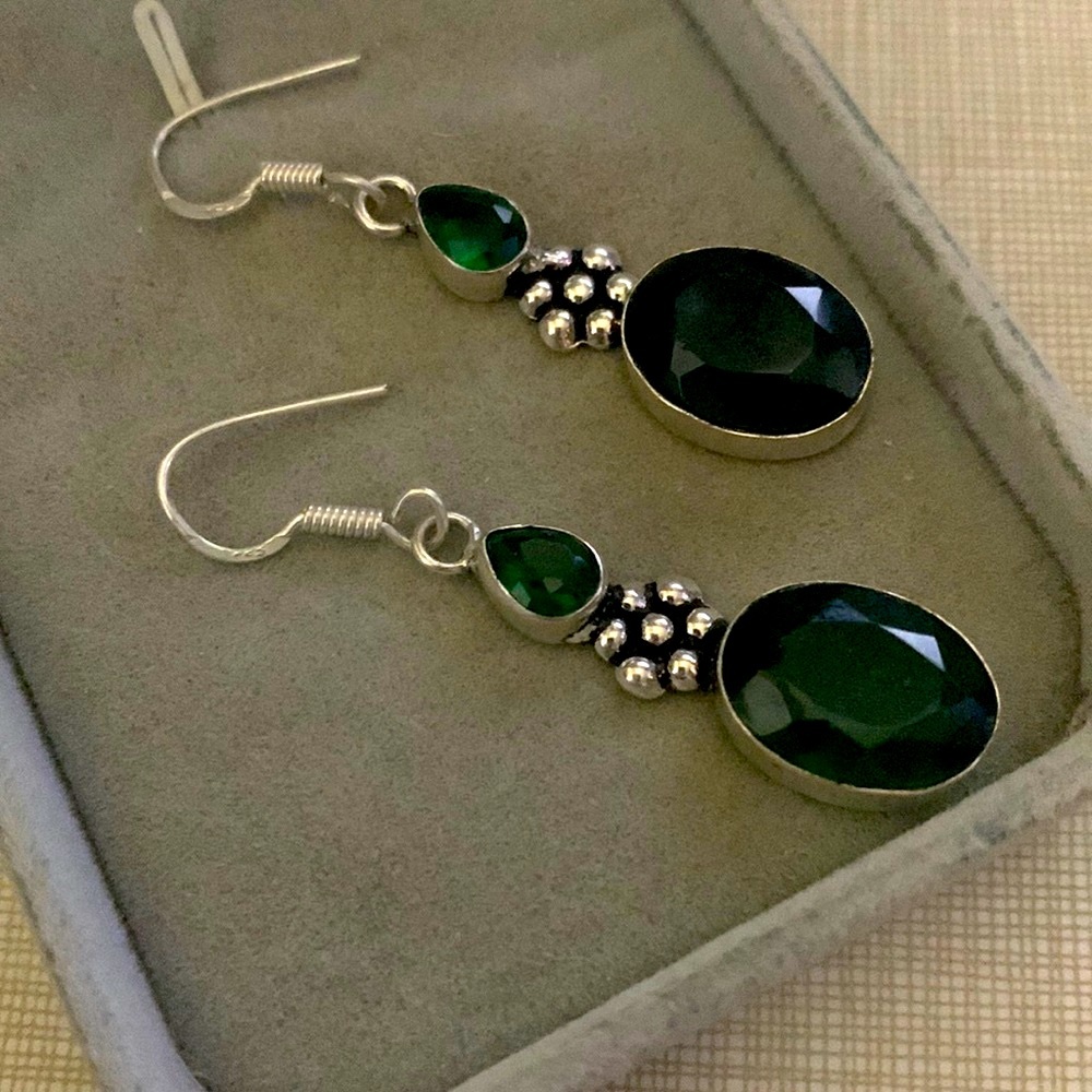 Very pretty handcrafted green quartz design earrings